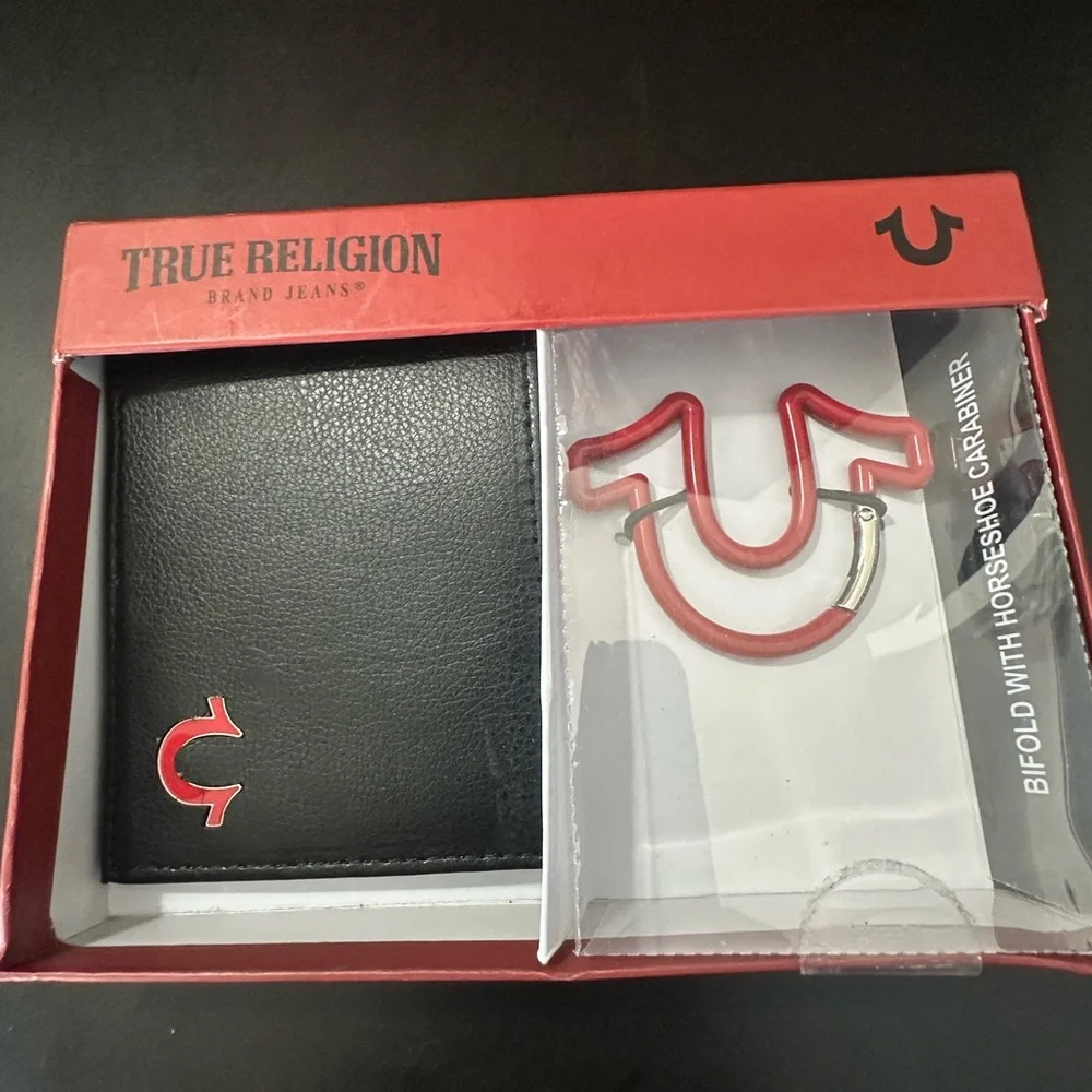 🆕True Religion ALTRO Bifold Wallet W/Horseshoe Carabiner
